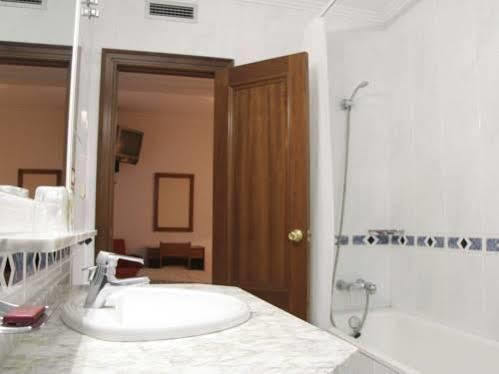 Hostal Gran Via Levante Torrevieja Eksteriør bilde