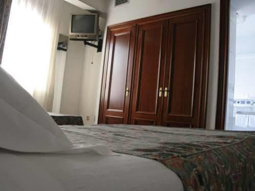 Hostal Gran Via Levante Torrevieja Eksteriør bilde